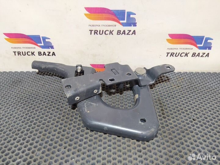 Петля подножки обслуживания правая Volvo FH