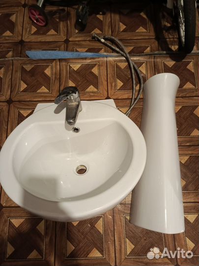 Раковина sanita c пьедесталом
