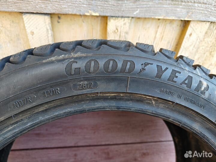 Goodyear Ultragrip Ice Arctic 225/45 R17
