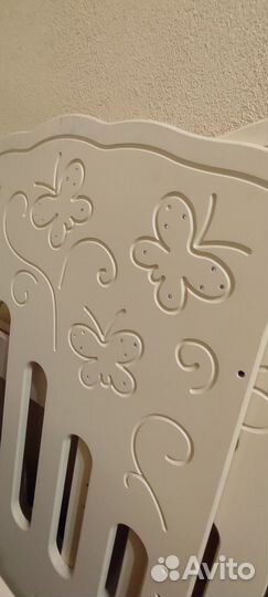 Детская кроватка с маятником