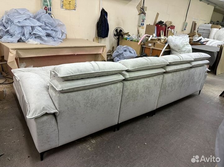 Дизайнерский угловой диван с пуфом