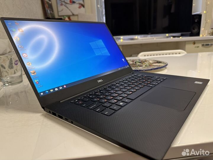 Красивый Dell XPS 15 7590 i7-9750/32/1024/Quadro t