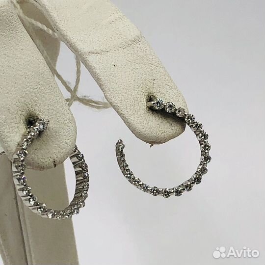 Золотые серьги с бриллиантами пуссеты