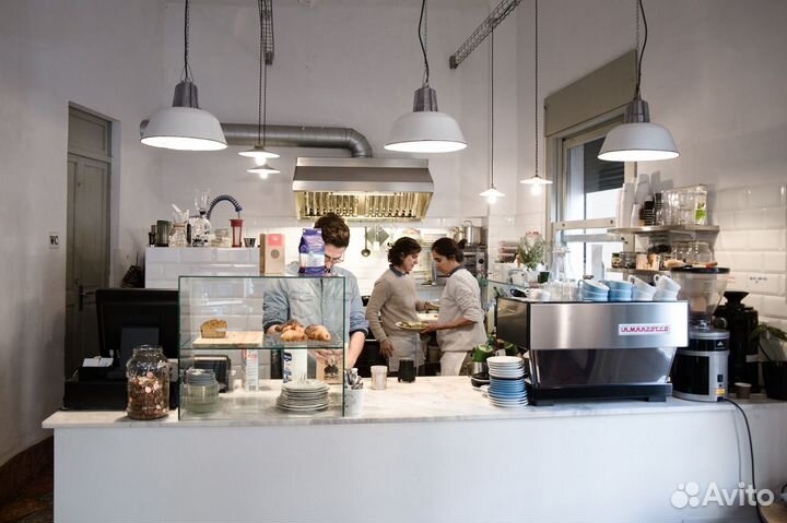 Бариста - продавец в кондитерскую