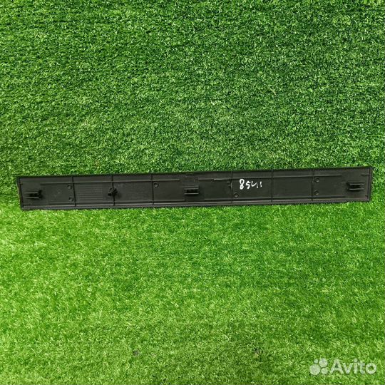 Накладка внутренняя на порог передняя левая