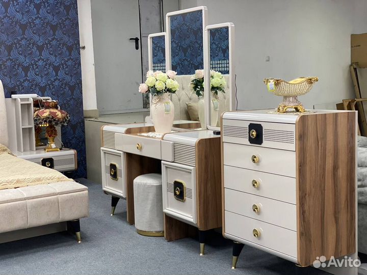 Спальный гарнитур