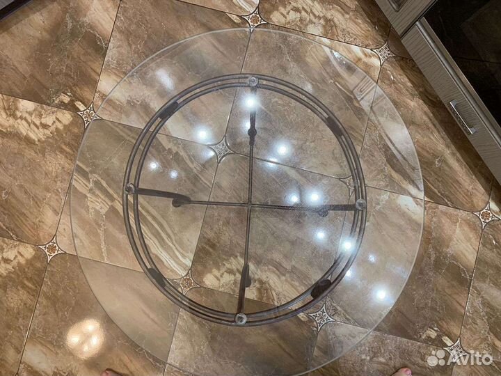 Стол стеклянный