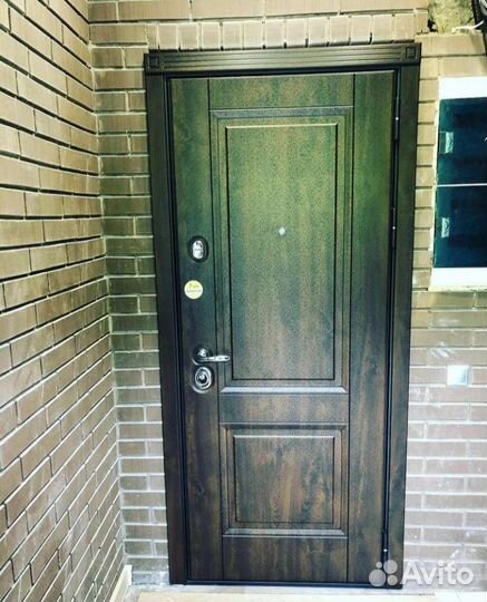 Дверь входная металлическая с зеркалом см 60