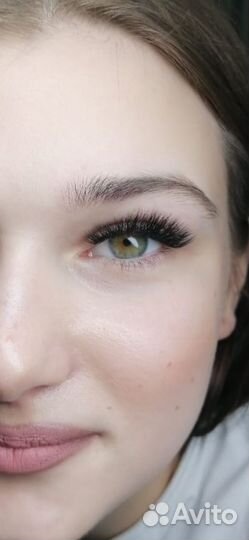 Модель Наращивание ресниц