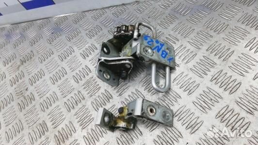 Петля передняя правая audi A6 C6 (XBN29FB01)