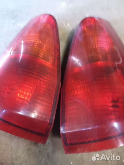 Задний правый фонарь nissan serena c24