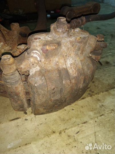 Кулак поворотный Nissan X-Trail QR20DE 2005