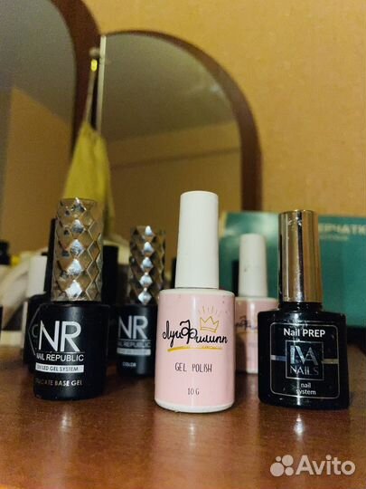 Расходники для маникюра, лампа, пылесос, гель-лаки