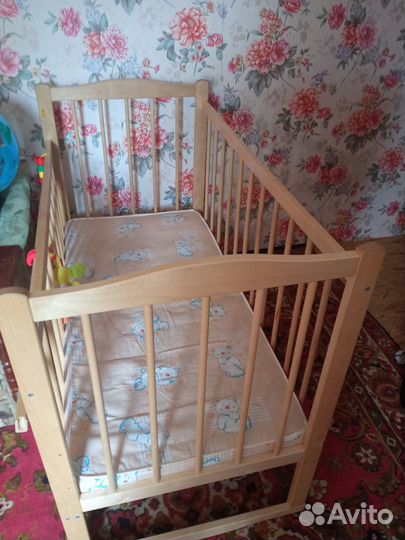 Продам детскую кроватку б/у