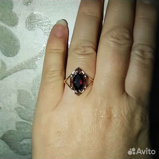 Золотое кольцо с гранатом, р. 18,5 Новое