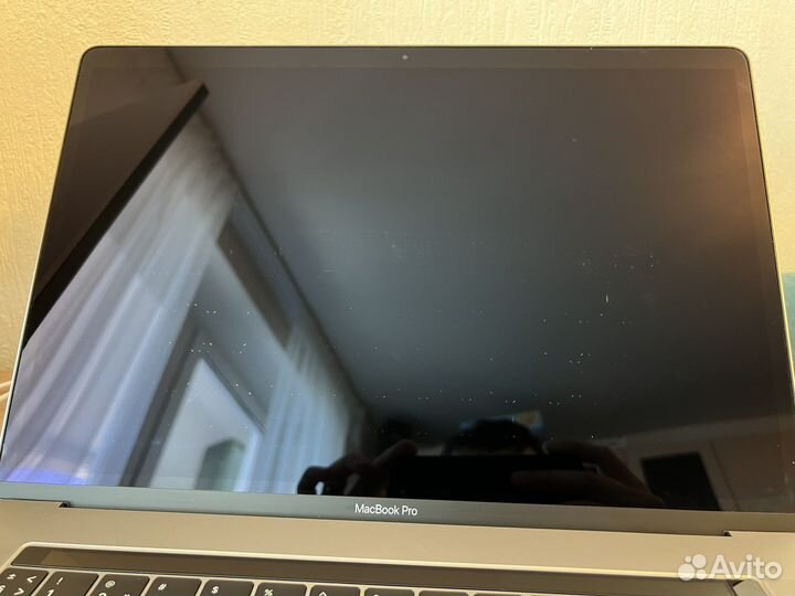 Macbook pro 15 2017 i7 16gb touchbar