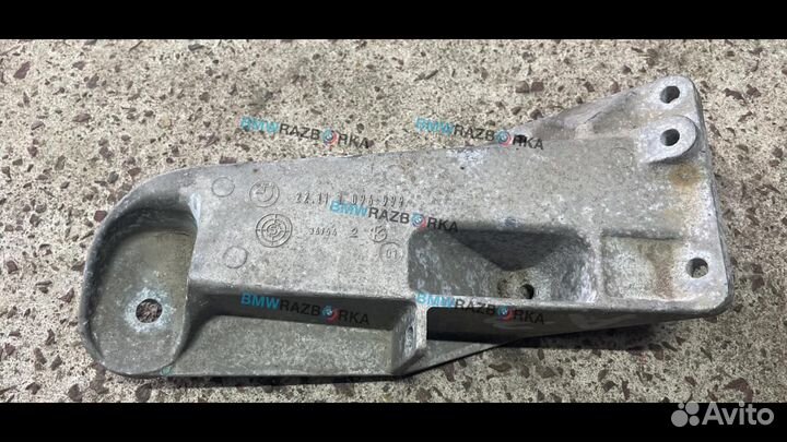 Кронштейн двигателя левый BMW X5 E53 2001 1096999