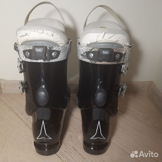 Горнолыжные ботинки Atomic. Р-р 40 (27 см)