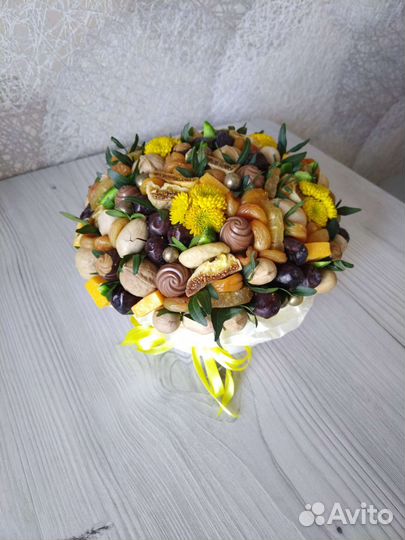 Букет из сухофруктов и конфет