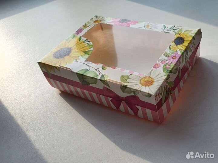 Коробка подарочная с окошком