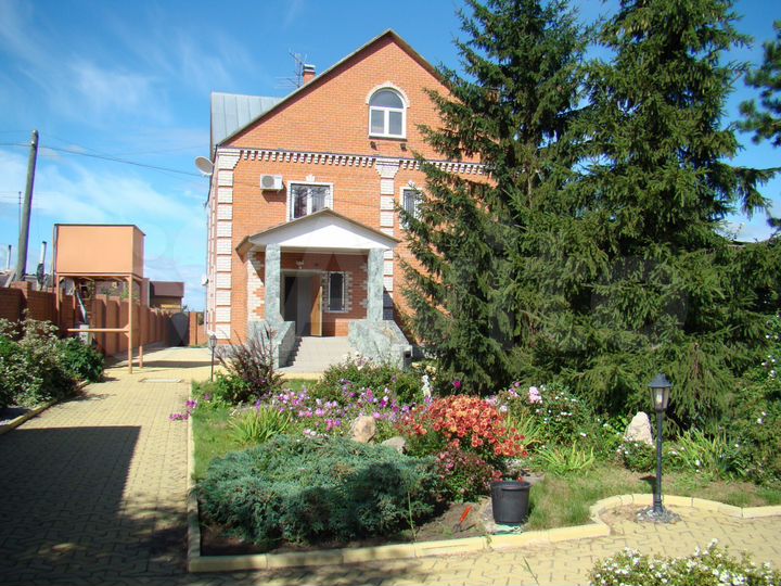 Коттедж 362 м² на участке 15 сот.