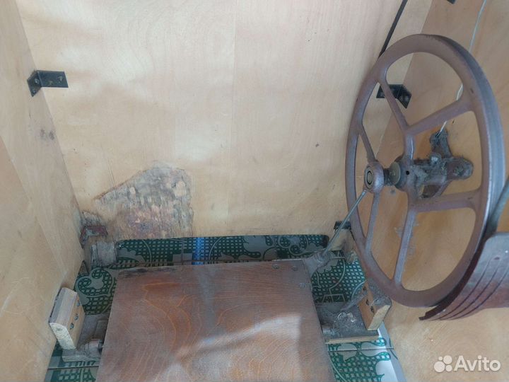 Швейная машина Чайка