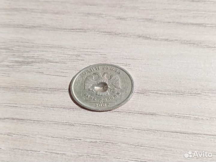 Монета с браком углубление сдача попалась такая