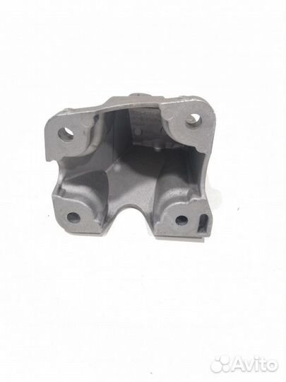 Кронштейн двигателя левый Land Rover