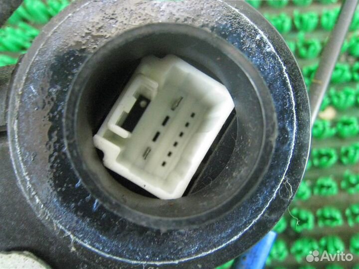 Замок двери задней левой Toyota Corolla Verso R1