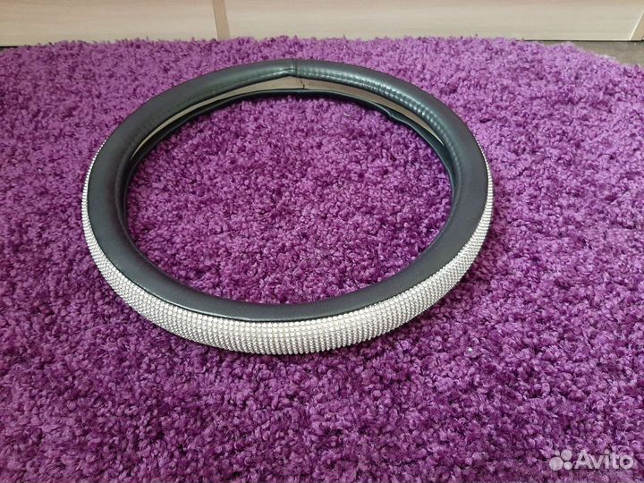 Оплетка на руль со стразами