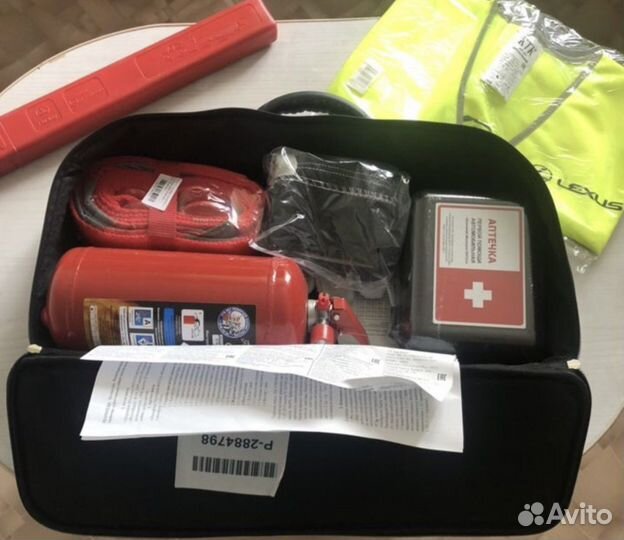 Автомобильный набор аптечка Lexus