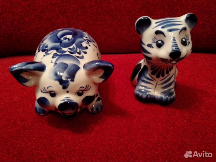 Гжель разная. Ваза, салфетница, статуэтки