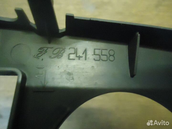 1U0858071 рамка магнитолы Skoda Octavia I