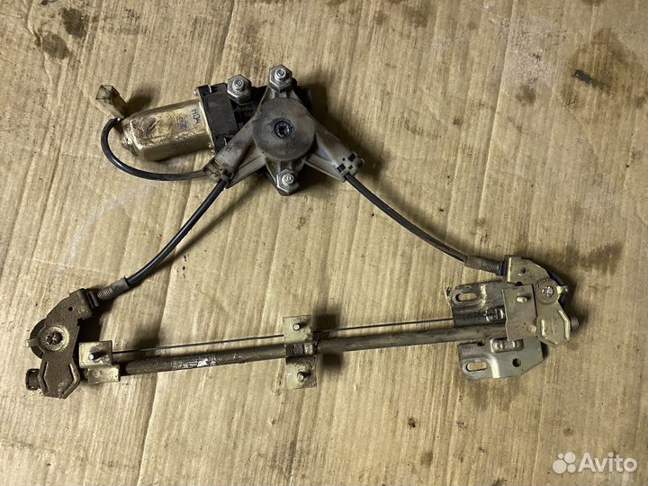 Стеклоподъемник передний правый 08-15