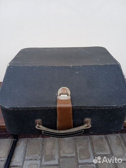 Портативная печатная пишущая машинка