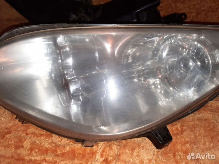 Фары на Mitsubishi Colt 2004
