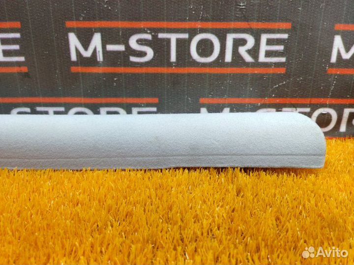 Обшивка стойки передняя правая Mercedes-Benz