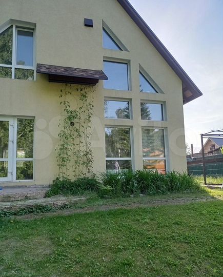 Коттедж 200 м² на участке 10 сот.