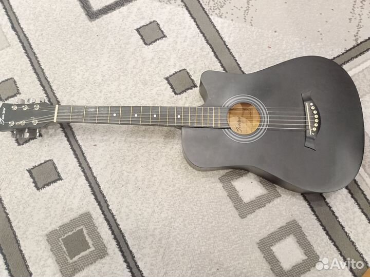 Акустическая гитара
