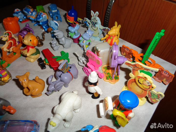 Старые игрушки из киндер-сюрпризов