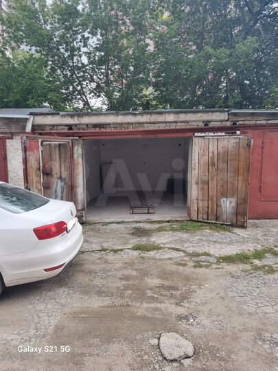 Гараж, > 30 м²