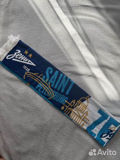 Шарф Зенит и голубые шорты