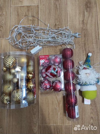 Ёлка вместе с игрушками