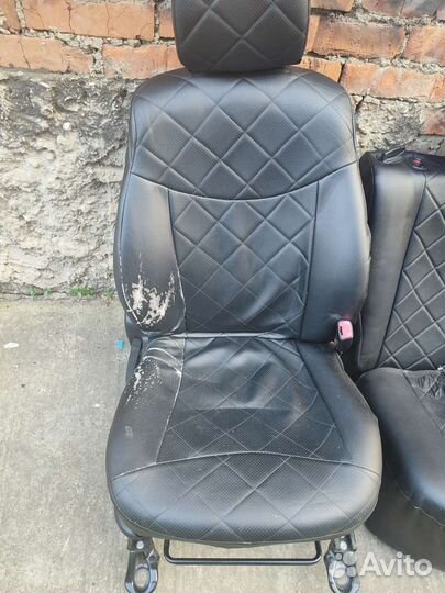 Сиденья комплект для Toyota Prius 30