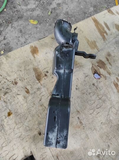 Патрубок воздушного фильтра Mazda Familia AT ZL BJ