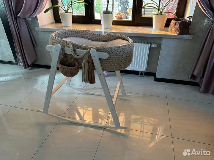 Колыбель, подставка, 2 матрасика, 2 простынки