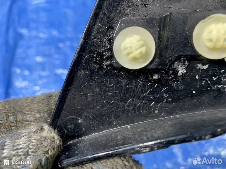 Молдинги на крыше на toyota prius ZVW50 2zrfxe