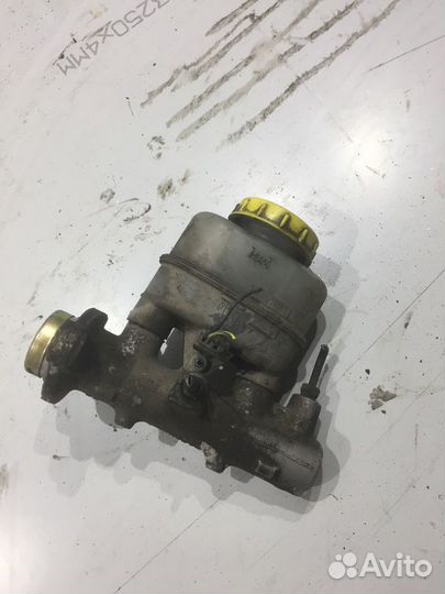 Цилиндр тормозной главный Nissan Bluebird