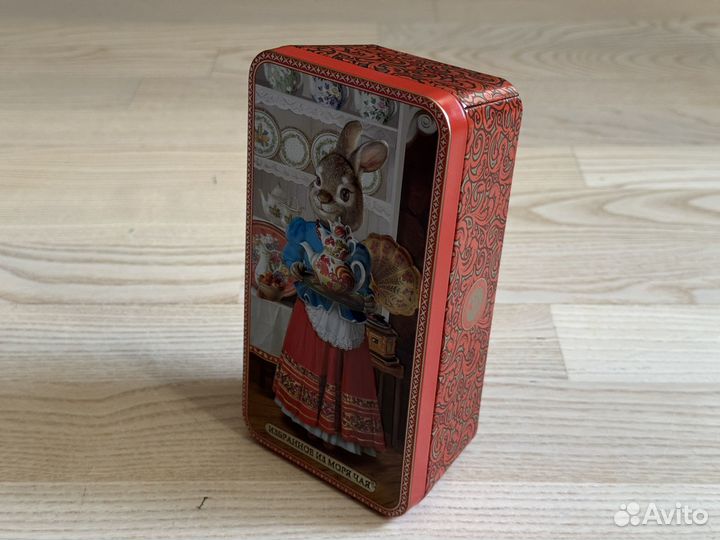 Жестяная коробка шкатулка