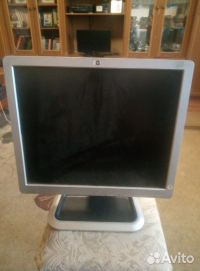 Монитор hp 17 дюймов. Квадратный